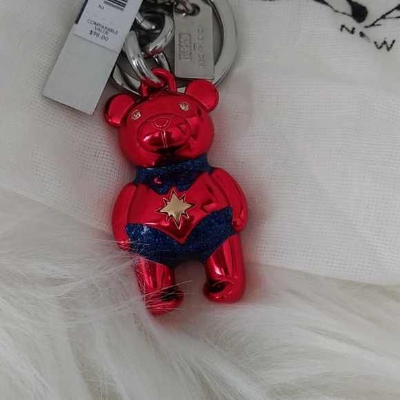 Coach-Captain Marvel keychain - Picture 3 of 5